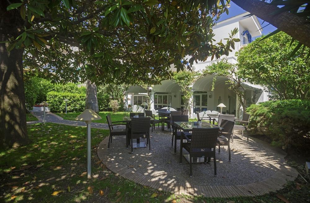 Hotel Pazziella Garden&suites